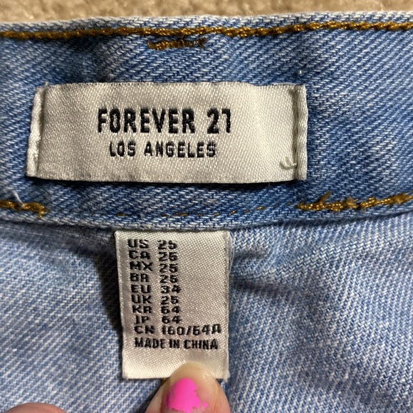 forever 21 ripped denim shorts- size 25- light wash - Picture 2 of 3
